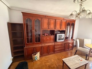 Mueble madera oscura 4/5m (vitrina)