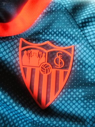 Equipación Sevilla FC niño entrenamiento 6 años