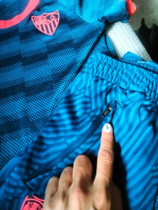 Equipación Sevilla FC niño entrenamiento 6 años