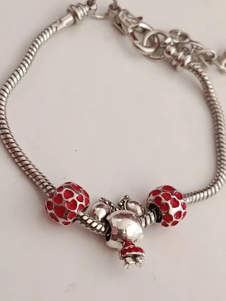 Pulsera Minnie con charms rojos y plateados Disney