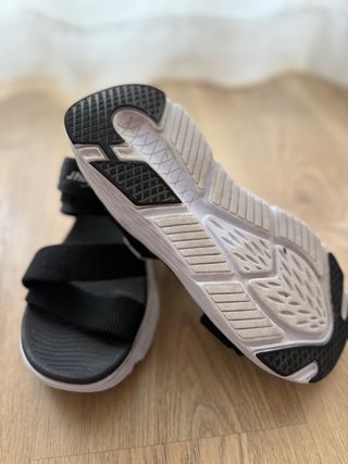 Sandalias Jhayber Negras y Blancas