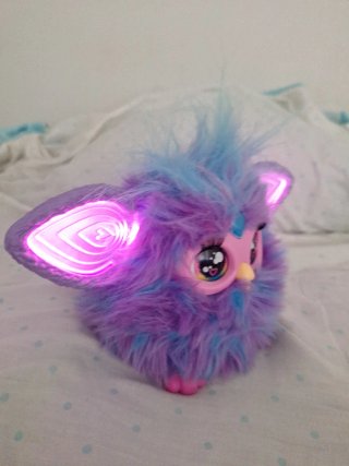 Furby Morado y Azul con Orejas Luminosas
