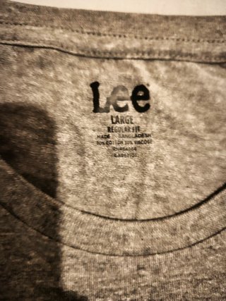 Camisa Lee Gris Logo Blanco