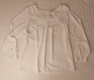 Blusa blanca con encaje Talla M