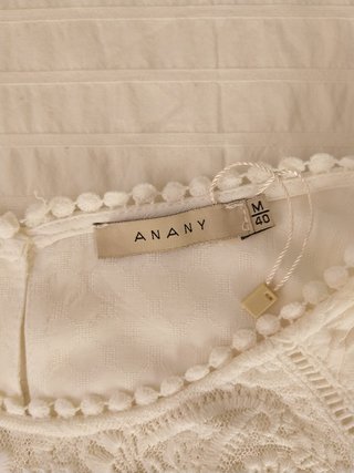 Blusa blanca con encaje Talla M
