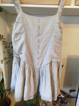 Vestido bordados volumen Zara
