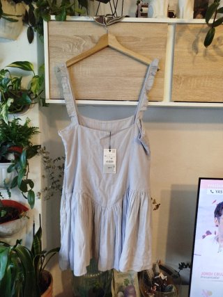 Vestido bordados volumen Zara
