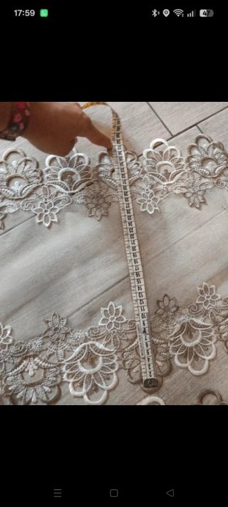 Centrino decorativo beige e argento