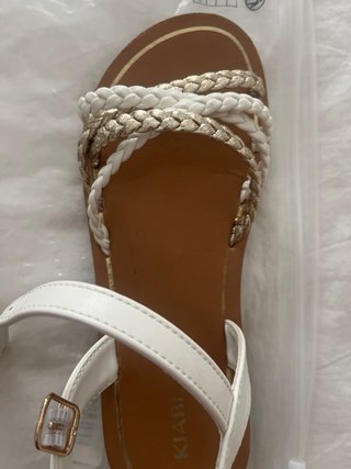 Sandalias Niña Kiabi Blancas y Doradas