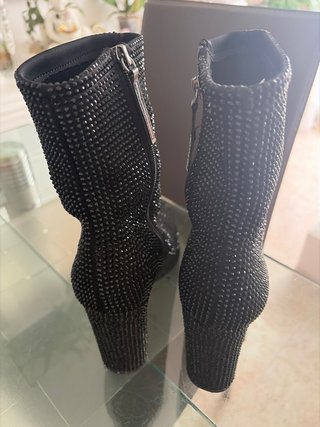 Botín negro brillo tacón alto 10 cm