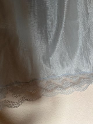 Blusa azul con encaje