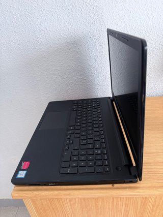 Portátil Dell i7 8ª Gen SSD Radeon 520 + Office