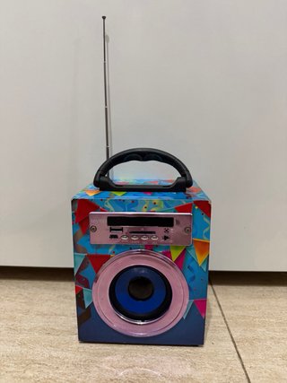 Altavoz Keyton Multicolor con Asa