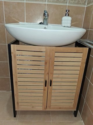 Armario de baño de bambú y metal