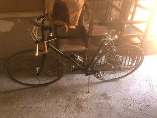 Bicicleta de carretera negra