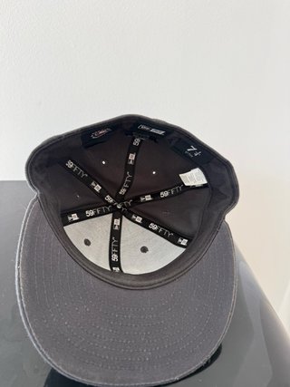 Gorra New Era NY Gris Oscuro