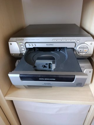 Minicadena Technics SH-EH750 + 3 altavoces