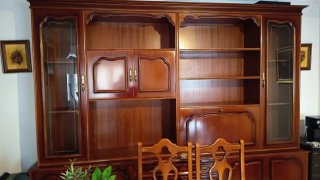 Mueble de salón madera y cristal