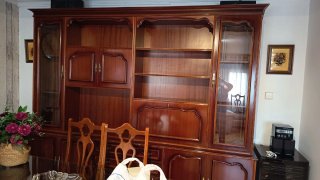 Mueble de salón madera y cristal