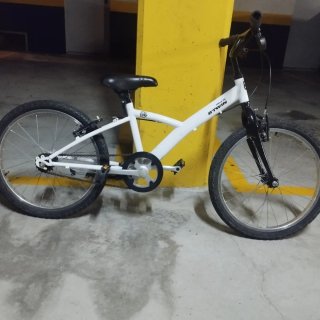 Bicicleta infantil blanca BTWIN
