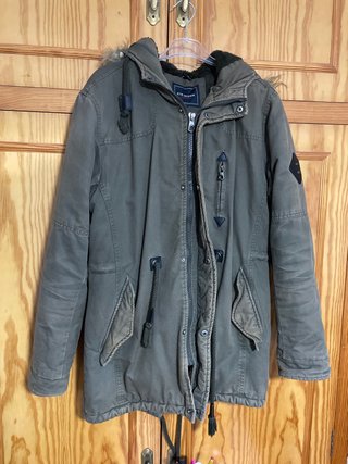 Parka verde militar con capucha