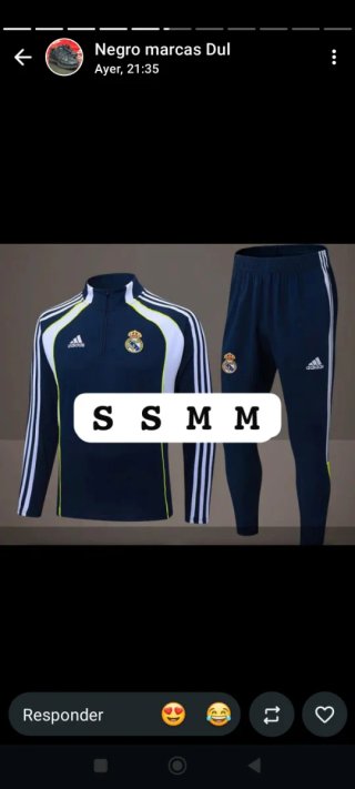 Conjunto deportivo negro y morado