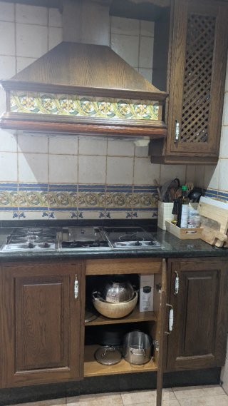Cocina completa de madera maciza con electrodomést