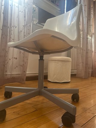 Silla de escritorio blanca ikea. Pamplona