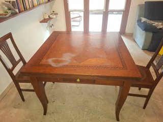 Tavolo allungabile in legno intarsiato