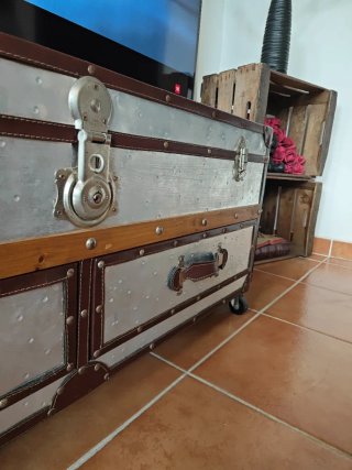 Baúl Vintage Cuero y Metal