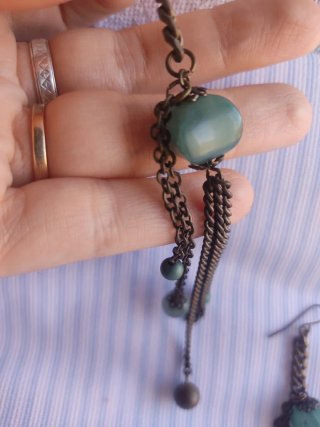 Pendientes largos dorado viejo y verde azulado
