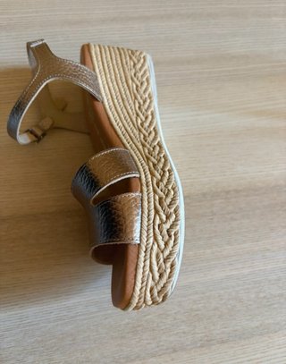 Sandalias doradas piel T39