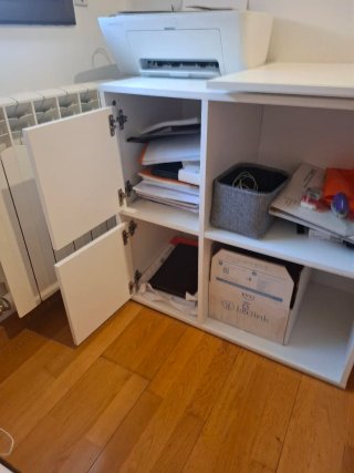 Escritorio blanco y madera