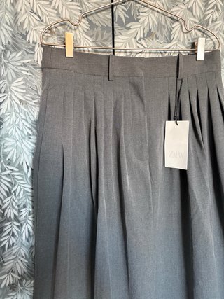Pantalón Zara pinzas gris Talla M