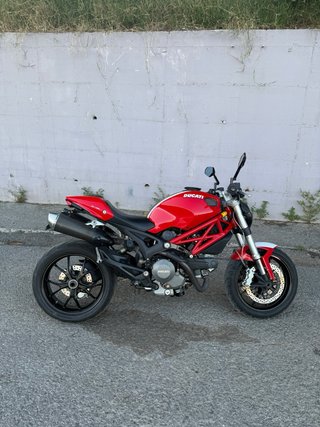 Ducati Monster 797 Roja y Blanca