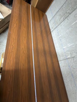 Mesa grande de madera robusta