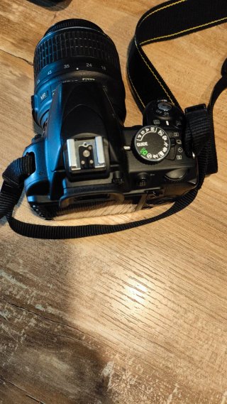 Nikon D3100 Reflex + obiettivo 18-55 VR + 2 batter