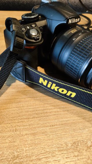 Nikon D3100 Reflex + obiettivo 18-55 VR + 2 batter