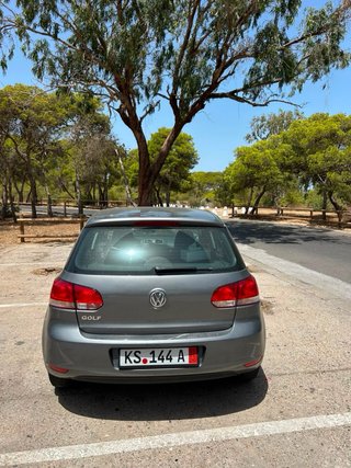 Volkswagen Golf gris