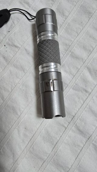 Multiherramienta y linterna