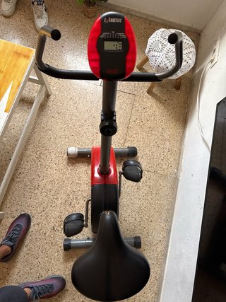Bicicleta Estática Roja y Negra