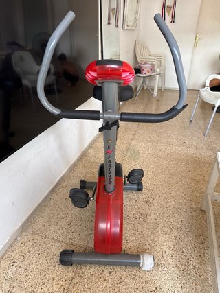 Bicicleta Estática Roja y Negra