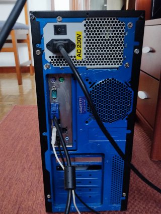 Ordenador Gigabyte Plata y Azul