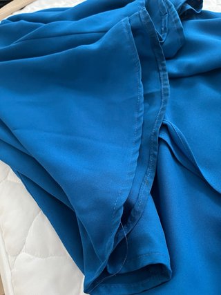 Vestido largo azul eléctrico con volantes
