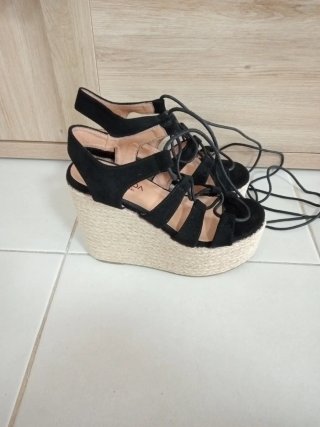 Sandalias de cuña Alta Moda negras
