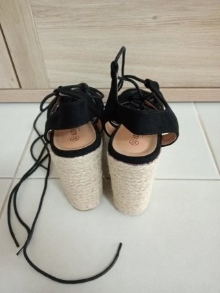 Sandalias de cuña Alta Moda negras