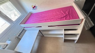 Cama alta infantil con escritorio