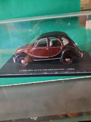 Macchina Citroen 2CV Charleston