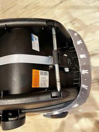 Silla auto Maxi Cosi Pebble gris con conejitos