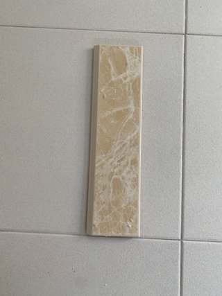 Rodapié imitación mármol beige